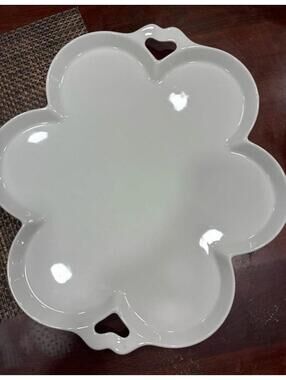 White flower serving platter w heart handles